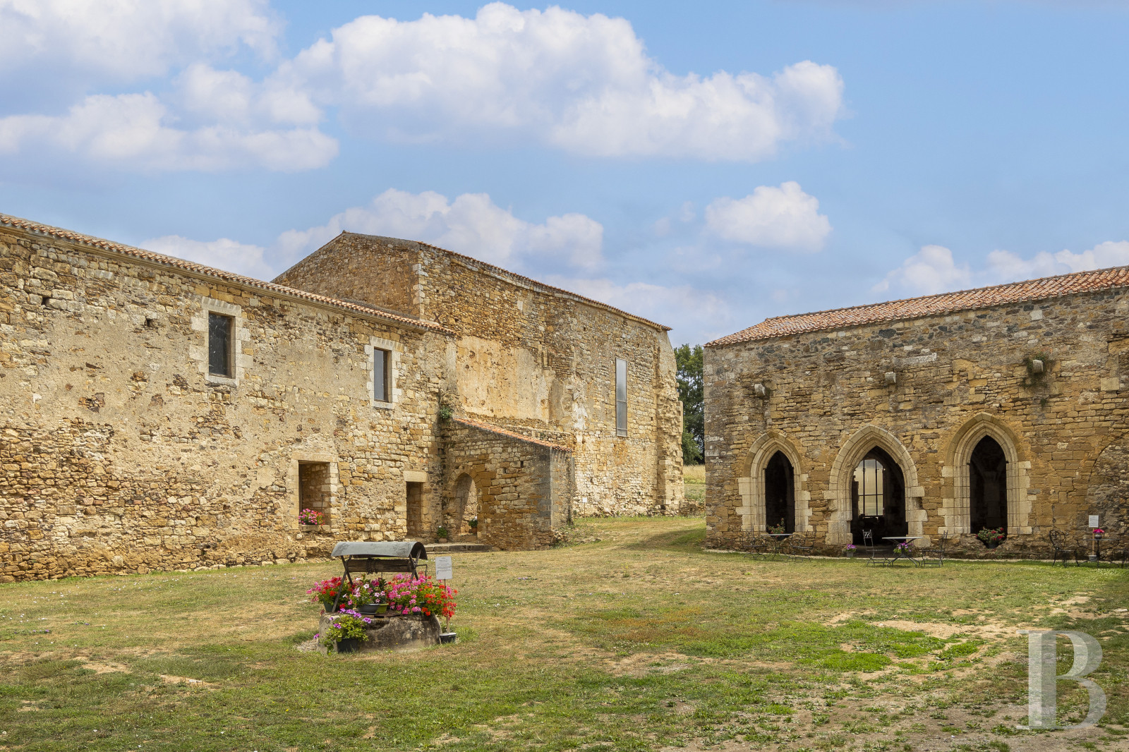A peaceful stay in a renovated former Cistercian abbey in Vendée, not far from La Roche-sur-Yon - photo  n°4